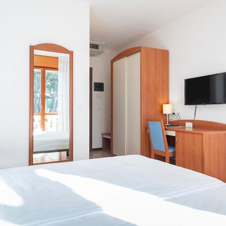 Hotel Caracas Lignano Sabbiadoro Extérieur photo