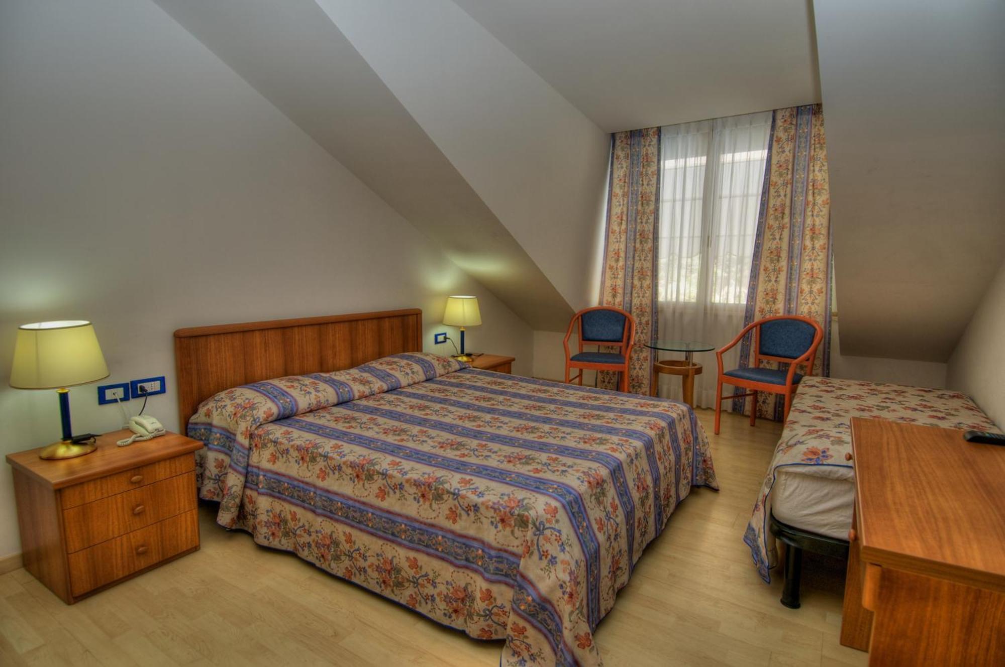 Hotel Caracas Lignano Sabbiadoro Extérieur photo