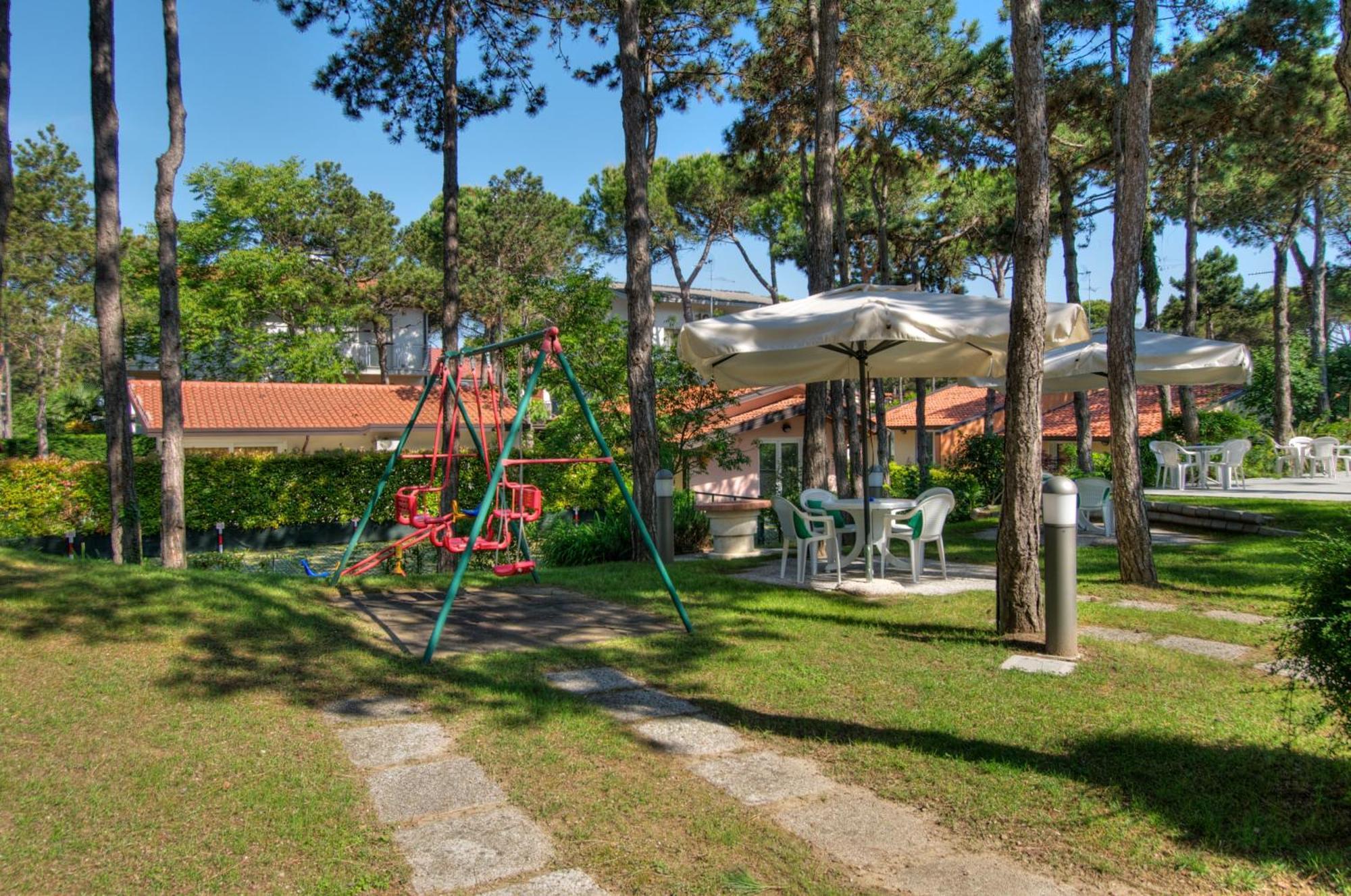 Hotel Caracas Lignano Sabbiadoro Extérieur photo