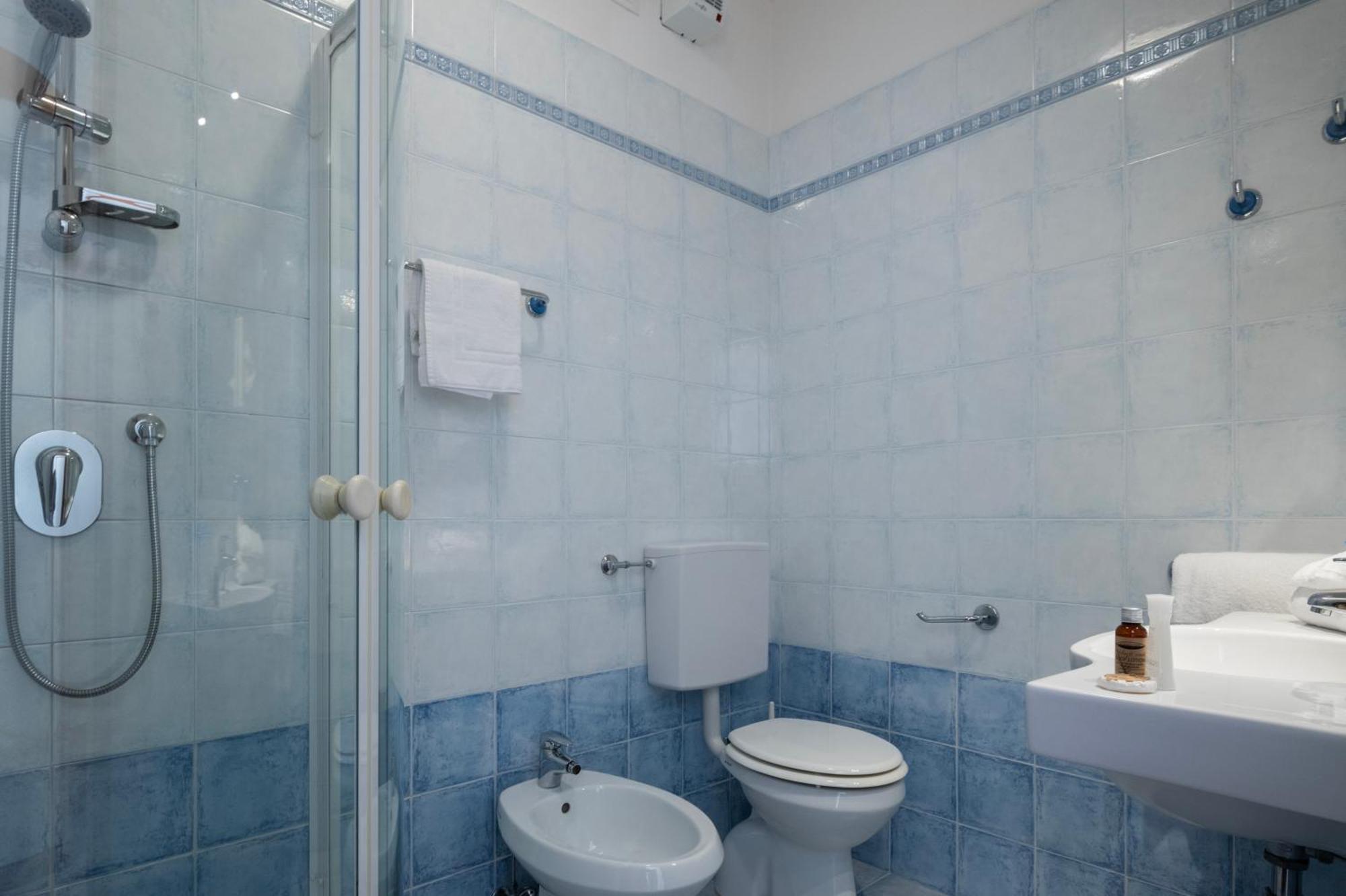 Hotel Caracas Lignano Sabbiadoro Extérieur photo