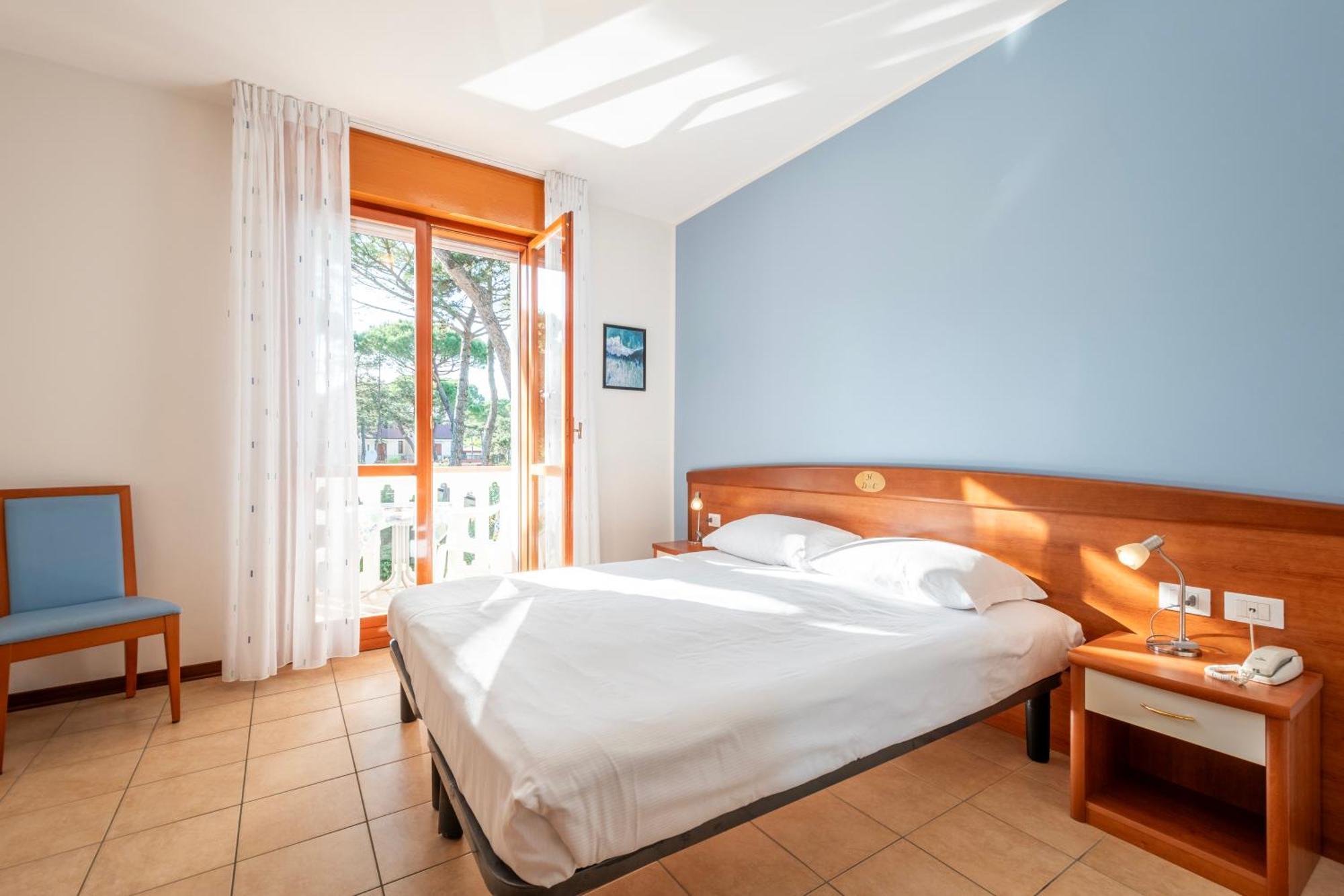 Hotel Caracas Lignano Sabbiadoro Extérieur photo