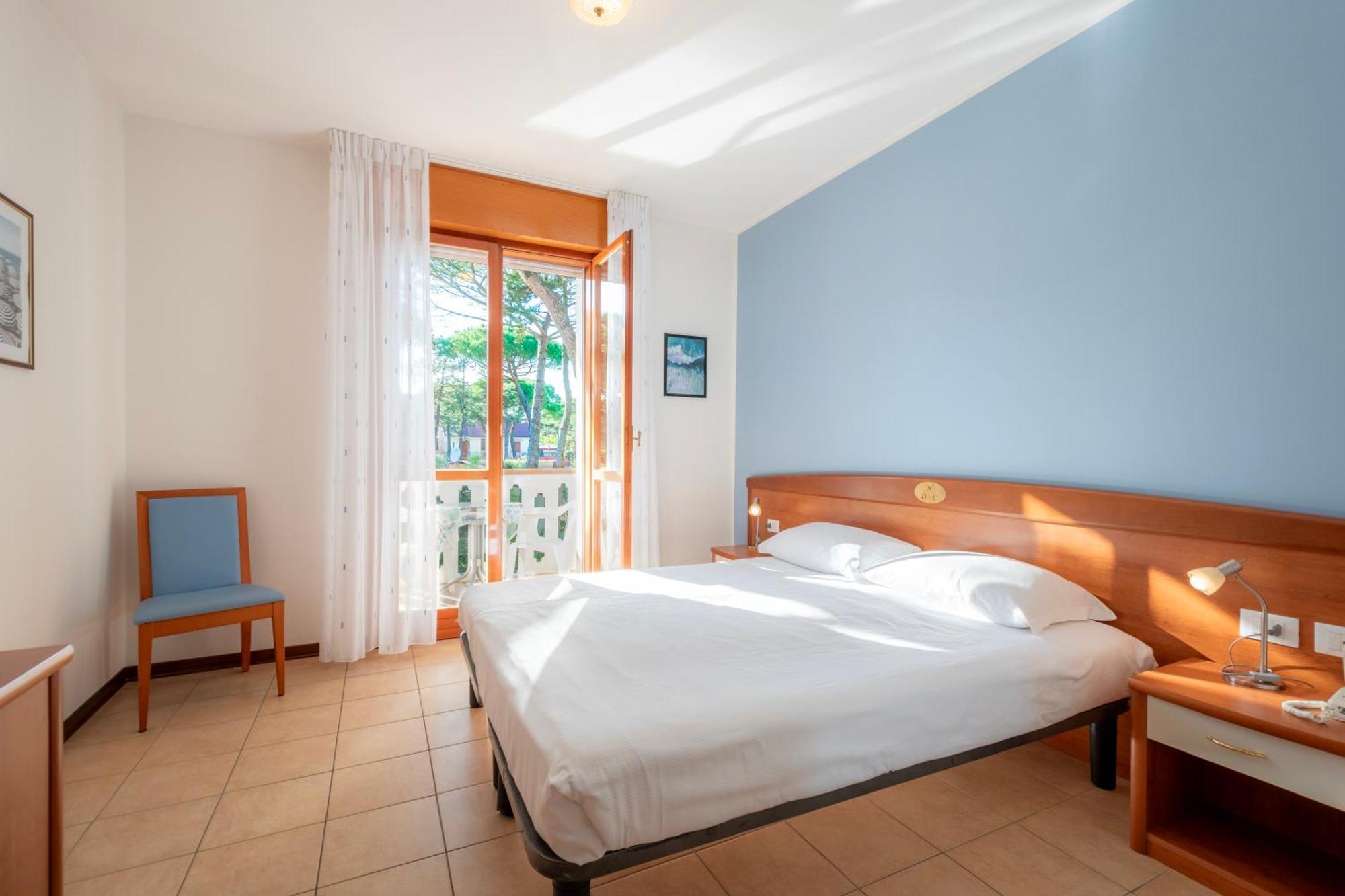 Hotel Caracas Lignano Sabbiadoro Extérieur photo