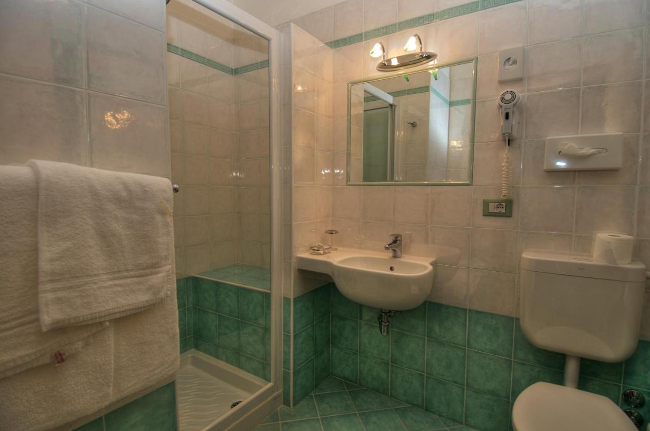 Hotel Caracas Lignano Sabbiadoro Chambre photo